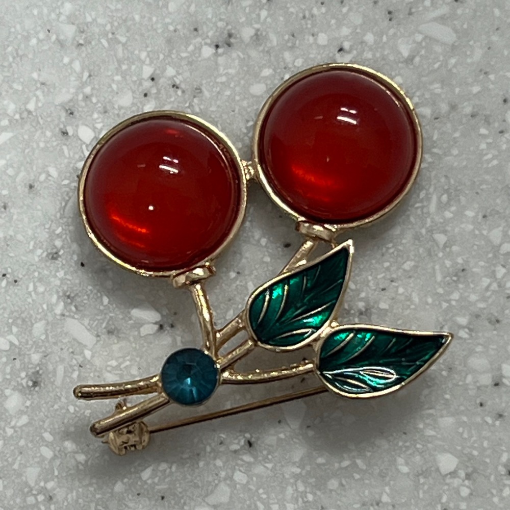 Vintage Red Lucite Cherry Brooch Kitsch Fruit Pin Rockabilly Gold Tone‎ Leaves